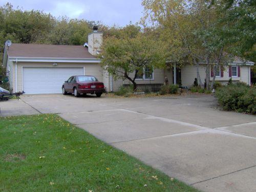 S69W22240 Sonoma Way, Vernon, WI 53103