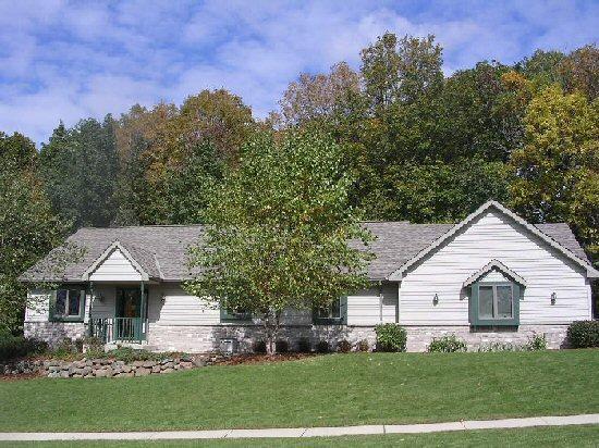 1140 Glacier Pass, Slinger, WI 53086