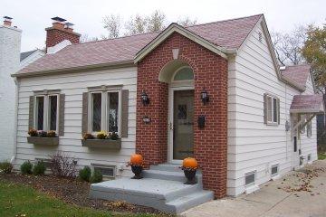 2039 N 84th St, Wauwatosa, WI 53226