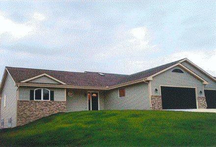 1370 Valley View Rd., Hartford, WI 53027