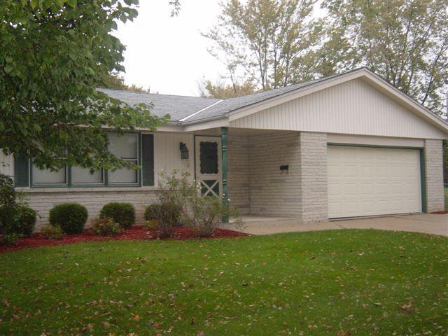 5210 Roberts Dr., Greendale, WI 53129