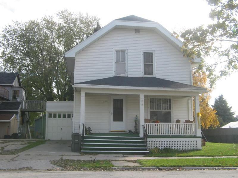 1205 S 12th St., Manitowoc, WI 54220