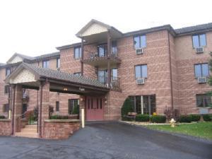 530 N Silverbrook Dr. #219, West Bend, WI 53090