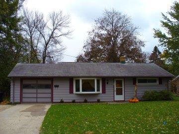 623 Oakland Ave., Mukwonago, WI 53149