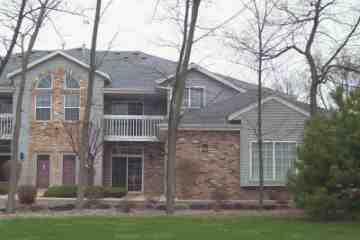 180 W Oak Leaf Dr. #4, Oak Creek, WI 53154