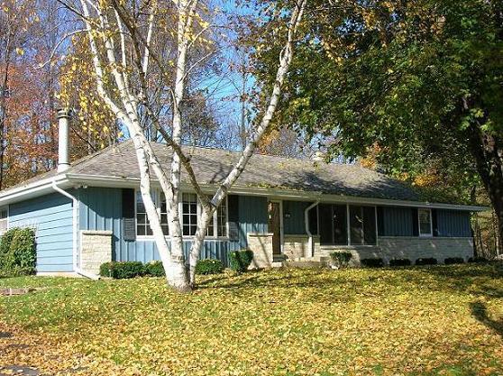 3085 S Hanke Dr., New Berlin, WI 53146