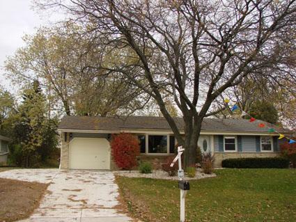 N88W17022 Elmwood Dr, Menomonee Falls, WI 53051