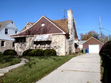 4410 W Kinnickinnic River Pkwy., Milwaukee, WI 53219