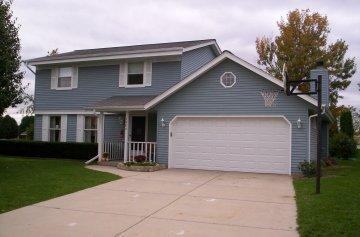 1200 Willow Grove Dr., Pewaukee, WI 53072