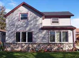 120 Ormsby St., Pewaukee, WI 53072
