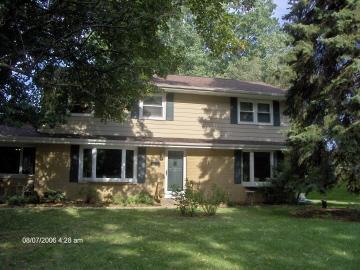 2344 N 117th St, Wauwatosa, WI 53226
