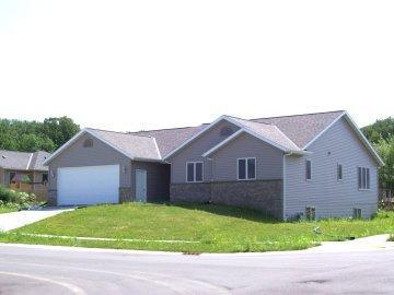 1041 Fieldstone Dr., Hartford, WI 53027