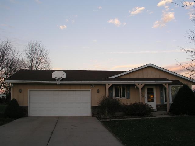 909 E Kings Ridge Ct., West Bend, WI 53090