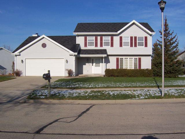 1053 Holly Tree Ln., Fond Du Lac, WI 54935
