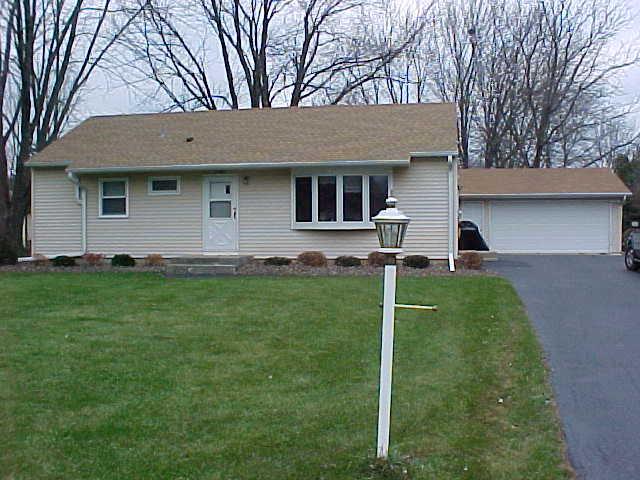 15822 W Chipmunk Ln, New Berlin, WI 53151