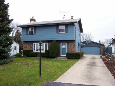 7247 Cliffside Dr., Caledonia, WI 53402