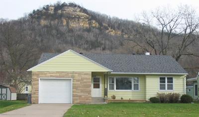 1533 S 30th St, La Crosse, WI 54601