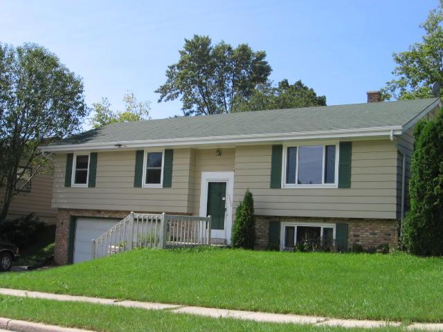 1520 Cherrywood Dr., Waukesha, WI 53188