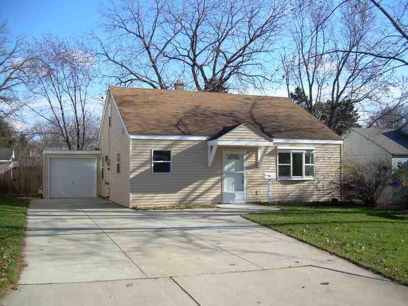 1024 S 104th St, West Allis, WI 53214