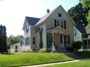 426 S 5th Ave., West Bend, WI 53095