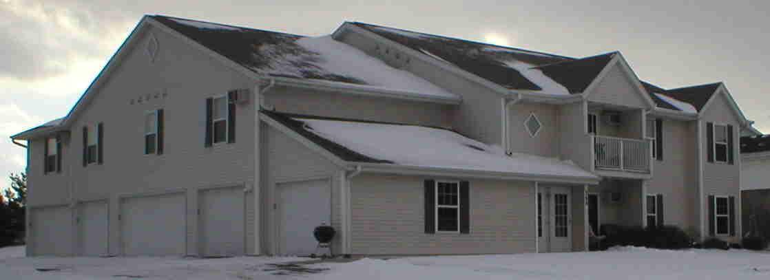 384 Minz Park Cir. #4, West Bend, WI 53095