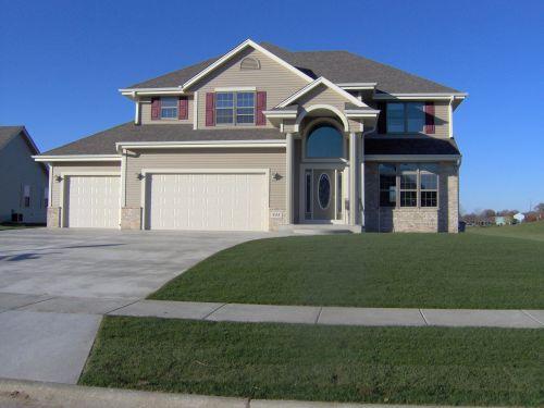 948 Glen Crossing Ct., Oak Creek, WI 53154