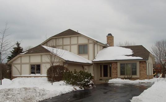 2407 Tammy Ln., Caledonia, WI 53402