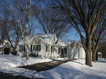4542 N 105th St., Wauwatosa, WI 53225