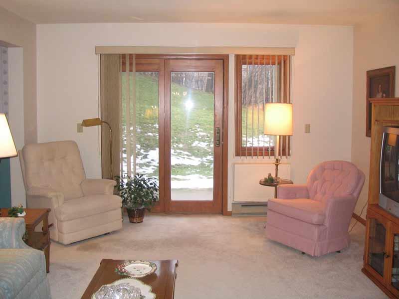 530 N Silverbrook Dr. #122, West Bend, WI 53090