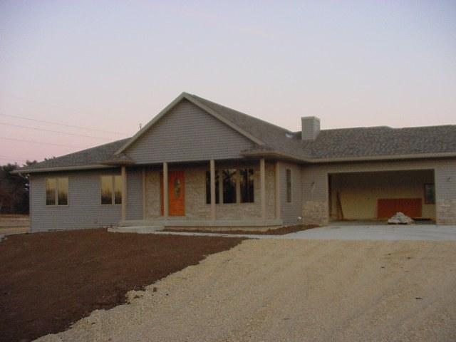 7226 Jackpot Ave., Leon, WI 54656