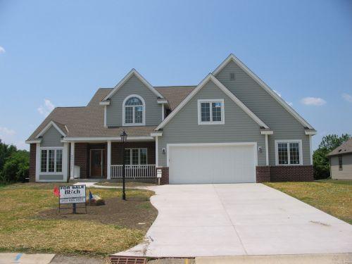 W245N2761 Single Tree Dr, Pewaukee, WI 53072