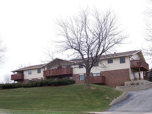 1356 Greenhedge Rd. #C-7, Pewaukee, WI 53072