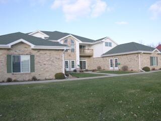 6160 S Creekside Dr #2, Cudahy, WI 53110
