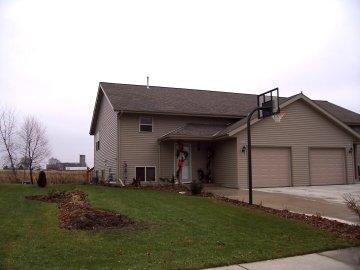 2513 Deerfield Dr, West Bend, WI 53090