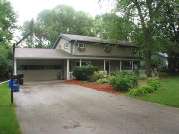 888 Wildwood Pl., Oconomowoc, WI 53066