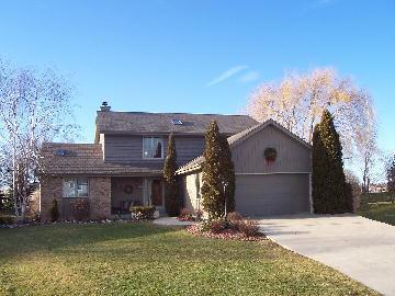 4132 S Regal Manor Ct., New Berlin, WI 53151