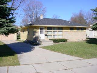 820 Beverly Ln., West Bend, WI 53090