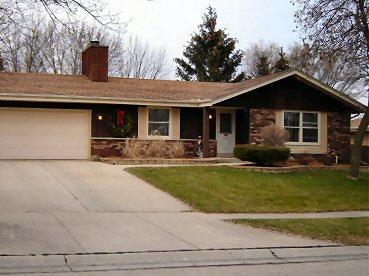 3018 W Briarwood Dr., Franklin, WI 53132
