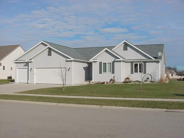 230 Shore Cir., Oconomowoc, WI 53066