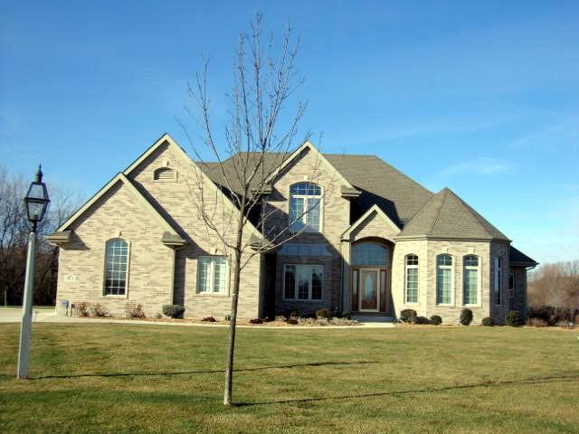 963 Hidden Creek Ct., Pewaukee, WI 53072