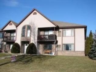 1343 Meadowcreek Dr #H, Pewaukee, WI 53072