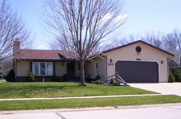429 S Glen View, Slinger, WI 53086