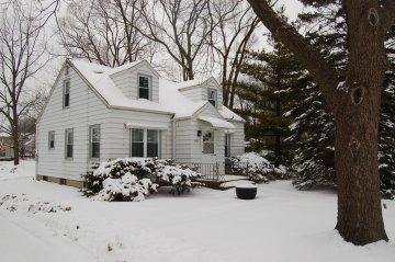 5325 S 43rd St., Greenfield, WI 53220