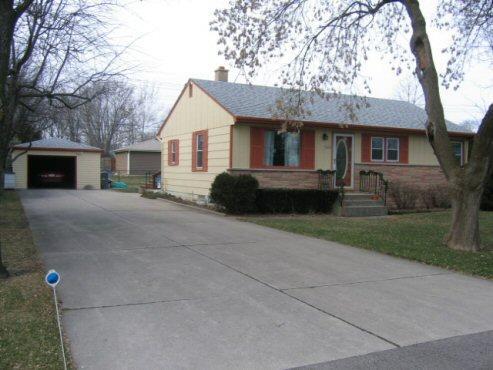 1627 S 170th St, New Berlin, WI 53151