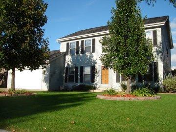 8154 S White Oak Dr., Oak Creek, WI 53154