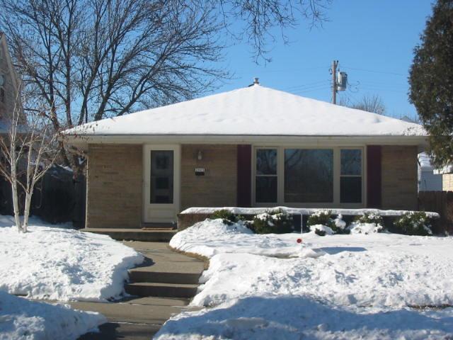 2915 S 37th St, Milwaukee, WI 53215