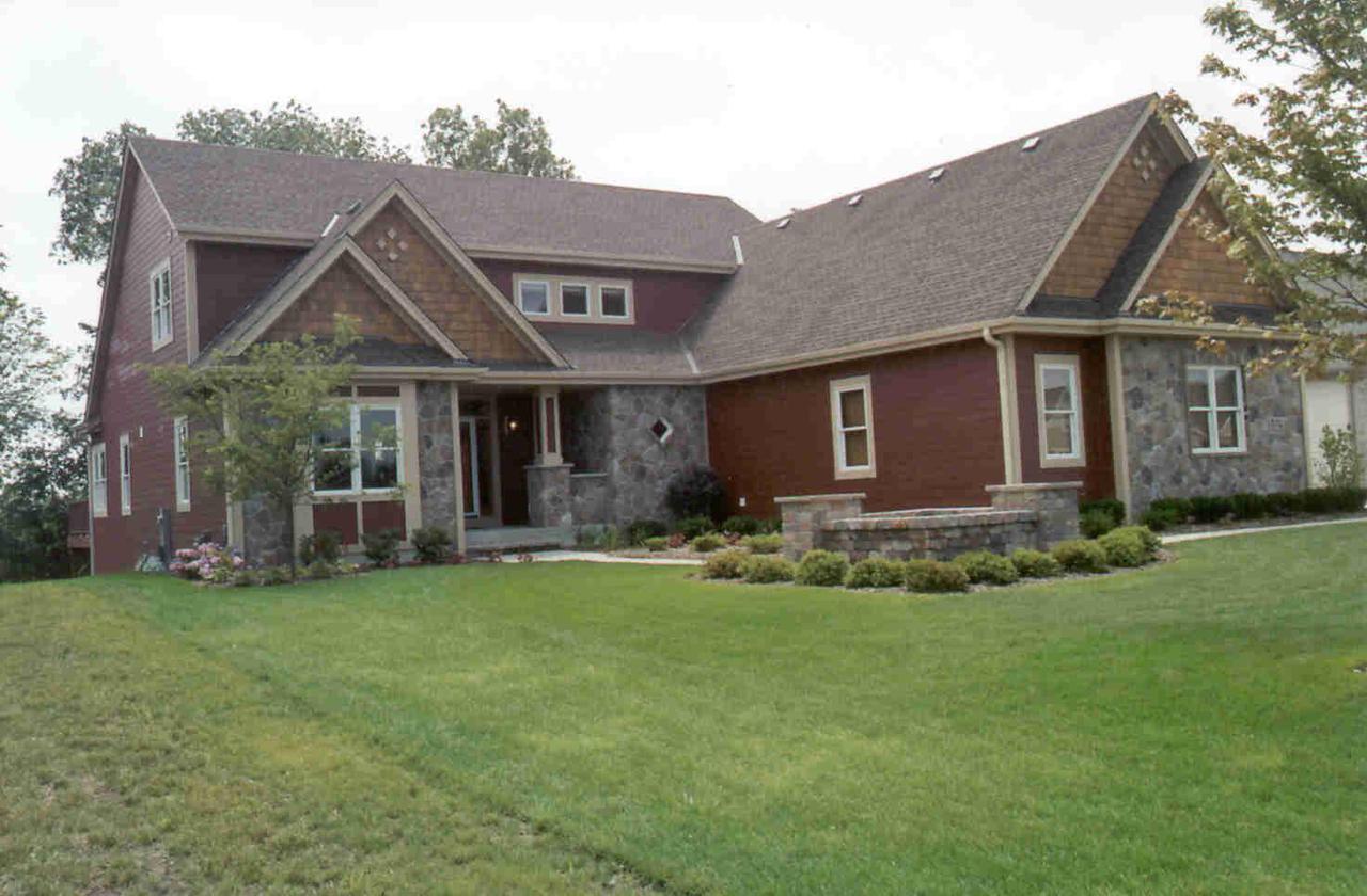 W243N2730 Creekside Dr., Pewaukee, WI 53072