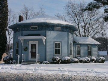 127 N Newcomb St., Whitewater, WI 53190