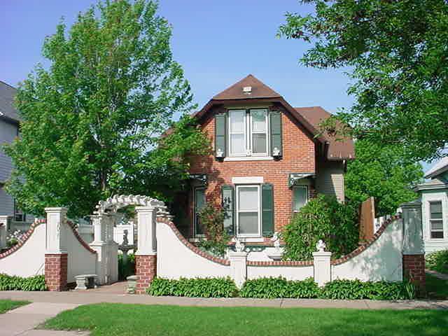 2037 Kane St., La Crosse, WI 54603