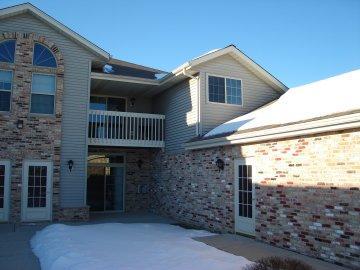 9230 S Aspen Dr. #8, Oak Creek, WI 53154